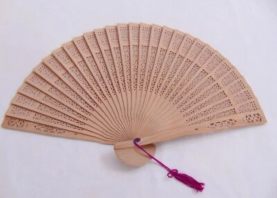 Ventilador de mão vintage 1960 esculpido em sândalo bege roxo borla novo na caixa #63 - Imagem 1 de 4