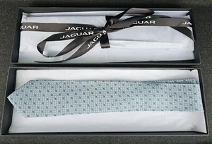 NEU ORIGINAL JAGUAR SEIDENKRAWATTE GRAU SMART ANZUG S X E F-TYP XF XJ XK XJS SVR XK8 XE - Bild 1 von 3