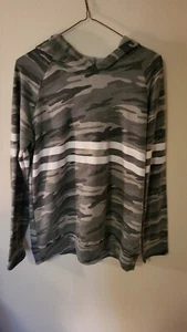 Sweat Claire M Junior Girls Hoodie Camo Green W White Stripe L Sleeve 29 L 23 A - Picture 1 of 24