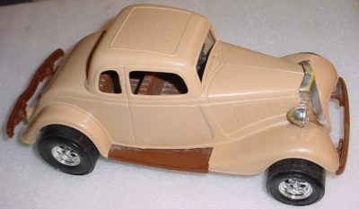 Vintage Durant Plastics 1934 Ford 2 Tone Victoria Toy Car Tan/Brown Tootsietoy Foto 1 de 4