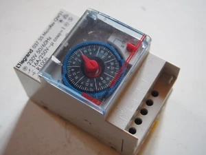 Minuterie LEGRAND 037 55 230VAC - Bild 1 von 3
