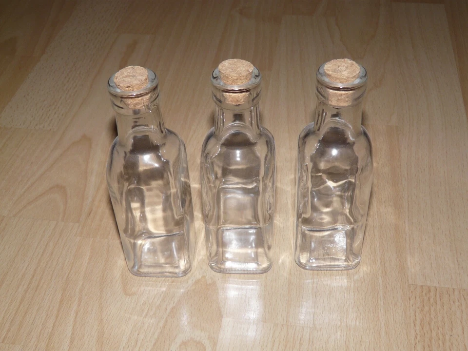 3 kleine Flaschen mit Korkdeckel - Höhe ca. 16 cm - 100 ml - Bild 1 von 1