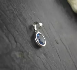 Anhänger Kette rhodiniert blauer Stein 925er Sterling Silber - Picture 1 of 2