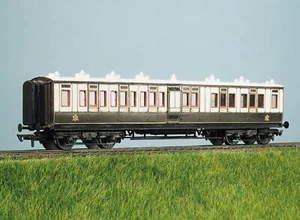 Parkside PC733 OO Gauge LMS (Ex-LNWR) 50ft Arc Roof Brake Composite Coach Kit - Picture 1 of 2