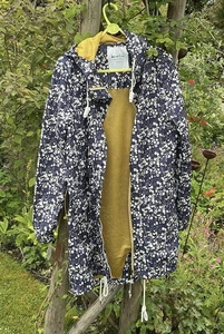 Weird Fish Showerproof Jacket Fully Lined Size 12 - Picture 1 of 2