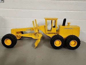 Ertl John Deere 1/16 Scale 772B Diecast Toy Grader Tractor 22" - Picture 1 of 13