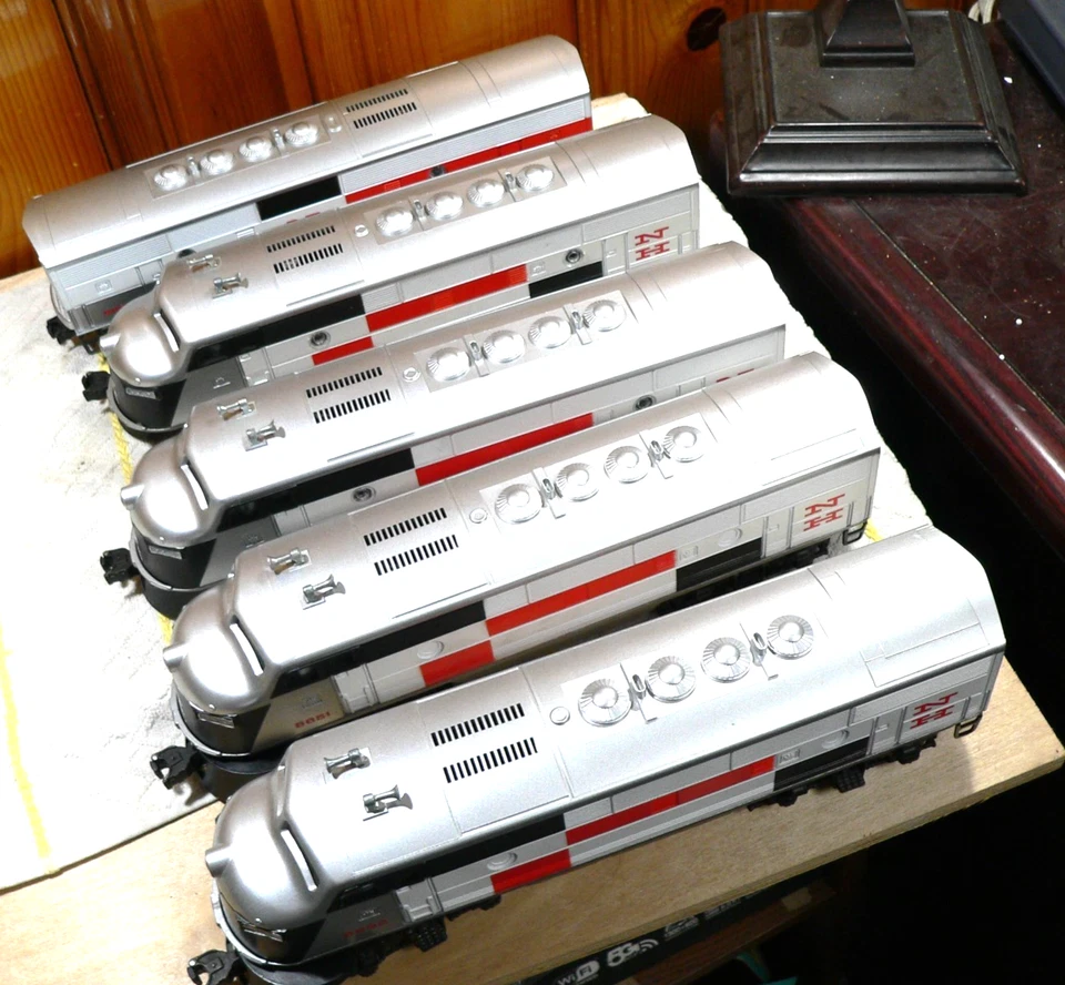 Lionel O F3 A ABA A New Haven f3 5 UNITS 2 POWERED 3 NONPOW. START YOUR OWN YARD - Image 1 of 4