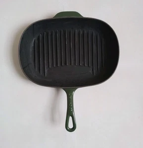 LE CREUSET Cast Iron Green Oval Griddle Skillet Frying Pan 32x22cm - Picture 1 of 8