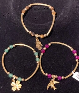 Restposten 3 Armbänder Goldton Lucky Charms Taube; Hamsa Hand; 4 Blatt Klee Brandneu mit Etikett - Bild 1 von 6
