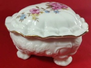 PORCELAIN HEART SHAPED TRINKET BOX HAND PAINTED FLOWERS GOLD TRIM 3.5" EXC. COND - Picture 1 of 9