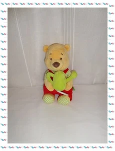 ♣ - Doudou Musical Winnie Arrosoir Vert Etiquettes Disney Baby Nicoty - Imagen 1 de 3