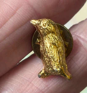 Goldenes Baby Pinguin beschichtetes Zinn niedliche Anstecknadel Abzeichen - Bild 1 von 2