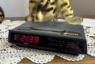 SANYO RM6012 AM/FM Radio Alarm Clock Red LED 90’s Working - Image 1 of 4