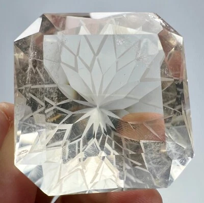 262  Carat  Faceted Quartz  Cut Gemstone From Pakistan - Image 1 of 4