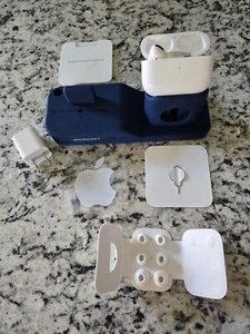 Apple Bundle. Rechargeable Headphone (Left Only). 3 In 1 Charging Station And... - Zdjęcie 1 z 8