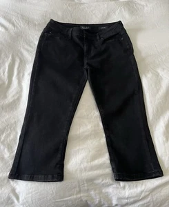 Judy Blue | Women’s 11/30 | Black Capri Jeans Mid Rise Capri Fit Denim - Picture 1 of 8