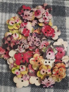 Wooden Buttons Bulk Large Interesting Flower Mixed 24mm 50pcs - Picture 1 of 7