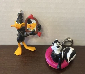 Vintage Lot Of 2 Warner Bros Looney Tunes 2” Pepe Le Pew & 3” Duck PVC Keychain - Picture 1 of 5