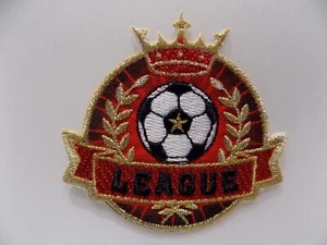 APPLICAZIONE PATCH TOPPA TERMOADESIVA SPORTIVA BAMBINO UOMO LEAGUE CON LUREX ORO - Picture 1 of 1