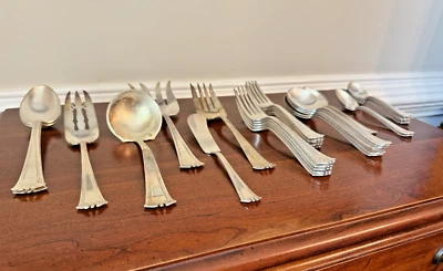 LOT 31 Pcs~1847 Rogers Bros. Continental Pattern~XS Triple & Quintuple Silver - Image 1 of 4