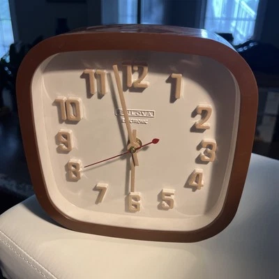 Vintage BULOVA Brown/White Plastic Wall Clock Electronic Made In Canada - Image 1 of 4