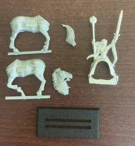 Bretonnian Damsel on Horse Warhammer Fantasy Battles 1997 Sorceress Old World GW - Picture 1 of 2