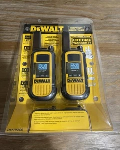 NEW - DeWALT 2-Pack Heavy-Duty 2 Watt Walkie Talkies, USB Rechargeable, DXFRS800 - Zdjęcie 1 z 2