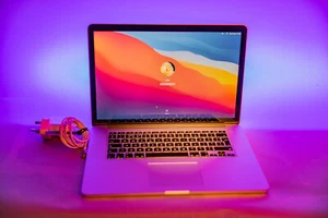 Apple MacBook Pro 15" Retina, 1TB SSD, Core i7 2.8GHz 16GB RAM Mid 2014 A1398 - Picture 1 of 5