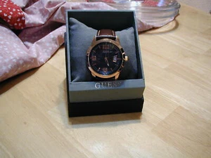 OROLOGIO GUESS UOMO NUOVO CON SCATOLA W0494G2 CINTURINO PELLE MARRONE IMPERMEABILE CON DATA - Foto 1 di 9