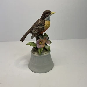 1983 ROYAL CROWN Vintage Robin Bird Flower Figurine Music Box Plays Sculpture - Bild 1 von 9