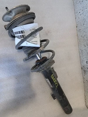 Puntal lado del conductor LH 2009 128i Sku#4237158 Foto 1 de 4