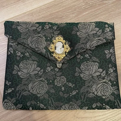 Bolso de Maquillaje Jessica McClintock Vintage Verde Satinado con Diseño Camafeo Nuevo Foto 1 de 4