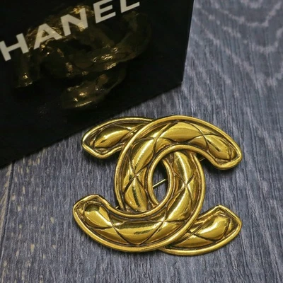 CHANEL Gold Plated CC Logos Matelasse Vintage Pin Brooch #1057c Rise-on - Image 1 of 4