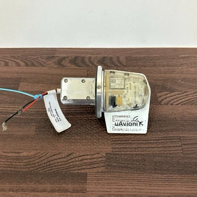 UAV-1002183-001 uAvionix tailBeacon salida ADS-b / WAAS GPS / LED unidad de luz de navegación Foto 1 de 3