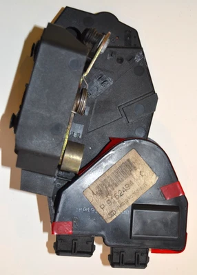 Atuador de trava de porta dianteiro passageiro destro Volvo S70 C30 S40 S80 V50 V70 XC60 XC70 pa - Imagem 1 de 4