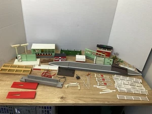 Hornby OO Gauge Joblot Of Accessories Ft Platform Signal Box Gates Etc - Picture 1 of 8