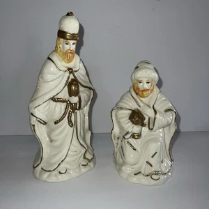 Vintage Porcelain 2 Cream And Gold Kings Statues from Nativity Scene - Picture 1 of 10