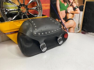 🔥Alforja Yamaha inclinada de cuero con tachuelas lateral izquierdo 🔥 Foto 1 de 4