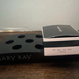 Mary Kay Silky Setting Powder Medium Beige 175896 NIB - Picture 1 of 2