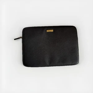Kate Spade New York Black Zippered Padded Laptop Sleeve With Pink Interior NWOT - Picture 1 of 3