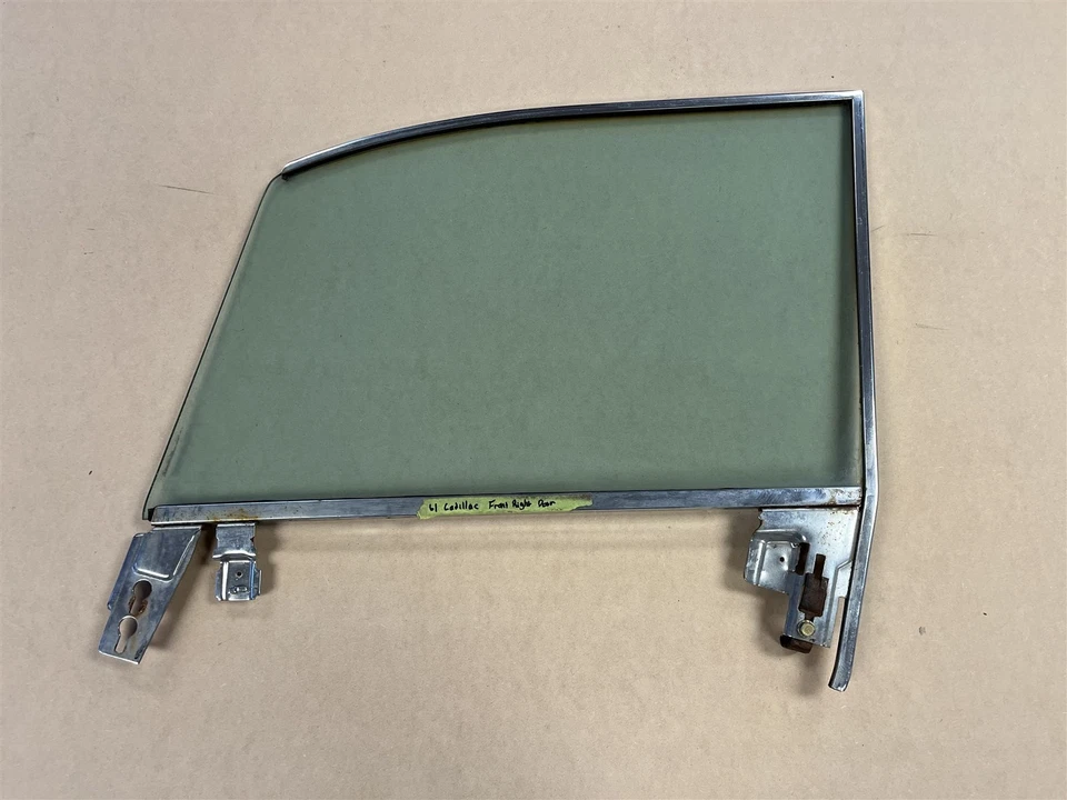 Cadillac Series 62 1962 puerta delantera derecha ventana vidrio sedán tintado  Foto 1 de 4