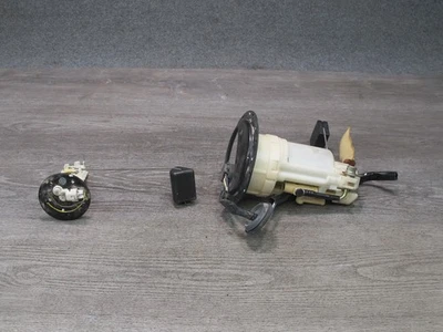 01-05 LEXUS JCE10L IS300 BOMBA DE COMBUSTIBLE DE GAS SENSOR DE NIVEL UNIDAD DE ENVÍO CONJUNTO OEM Foto 1 de 4