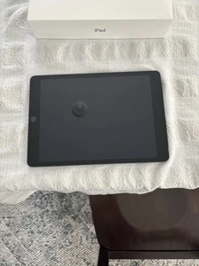 Apple iPad (9th Generation) 64 GB, Wi-Fi + 4G, 10.2 in - Space Gray- Unlocked - Afbeelding 1 van 5