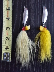 2 cucharas jigging enrollables laterales y ganchos agudos con cola de bucktail y ganchos 6/0.  - Imagen 1 de 1