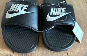 Neu Nike Benassi JDI schwarz/weiß Logo Herren Schlappen Größe 9 - Bild 1 von 5