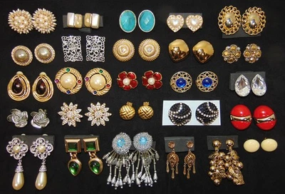 LOTE 25 BRINCOS CLIP VINTAGE até AGORA PR, TOM DOURADO, ST. JOHN, GIVENCHY, NAPIER + - Imagem 1 de 4