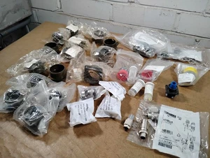 Diverse Amphenol Stecker - unbenutzter Überschuss - Bild 1 von 10