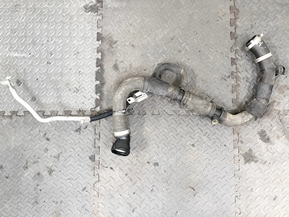 20-22 GMC SIERRA 2500 3500 HD ENGINE COOLAT OUTLET HOSE PIPE TUBE OEM - Image 1 of 4