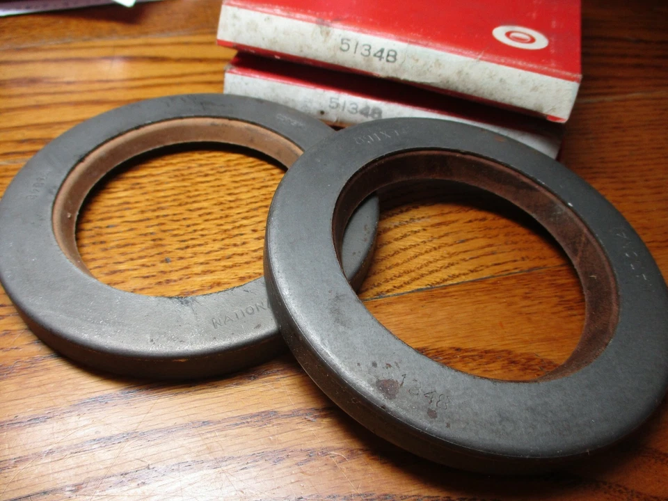 1959 1960 1961 1962 1963 1964 1965 1966-71 + DODGE W300 + Front Wheel Seals  NOS Foto 1 de 1