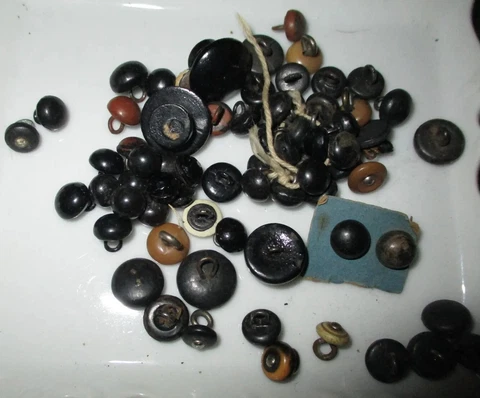 LOT ANTIQUE VICTORIAN BUTTONS - SHOE BOOT DOLL PIN SHANK VEG IVORY  LEATHER ++ Cover